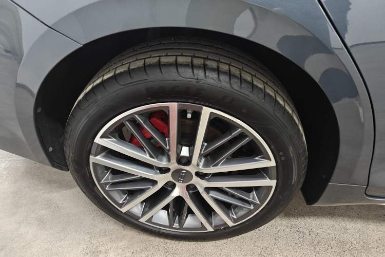 Used Geely Auto Preface 2023 2.0TD Prestige Version Right Rear Wheel Hub
