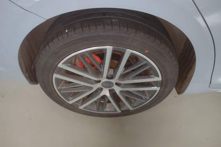 Used Geely Auto Preface 2023 2.0TD Prestige Version Right Rear Wheel Hub