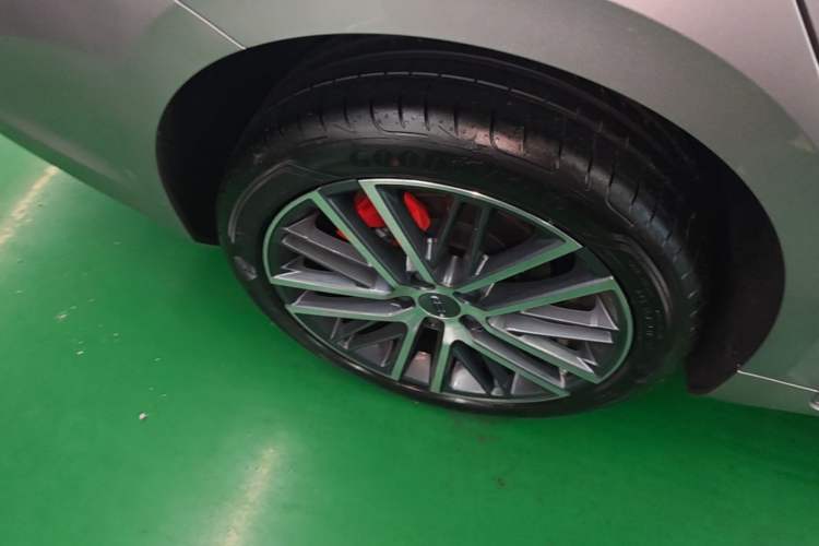 Used Geely Auto Preface 2023 2.0TD Prestige Version Right Rear Wheel Hub