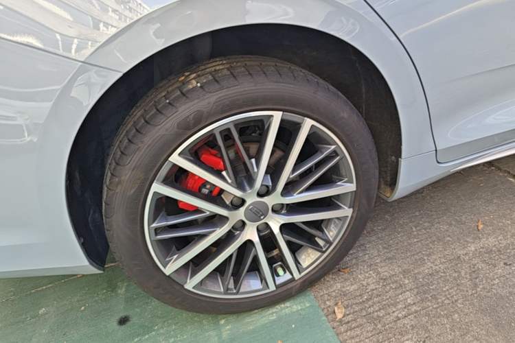 Used Geely Auto Preface 2023 2.0TD Prestige Version Right Rear Wheel Hub