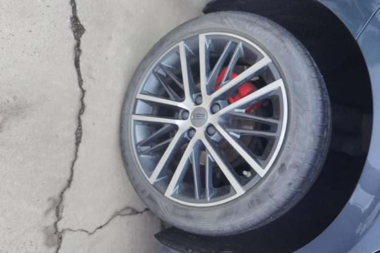 Used Geely Auto Preface 2023 2.0TD Prestige Version Right Rear Wheel Hub