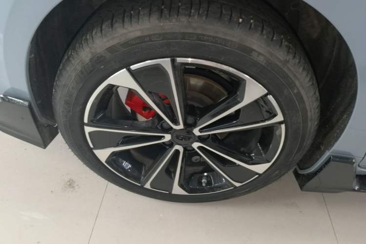 Used Geely Auto Preface 2023 2.0TD Space-Time Edition Right Rear Wheel Hub