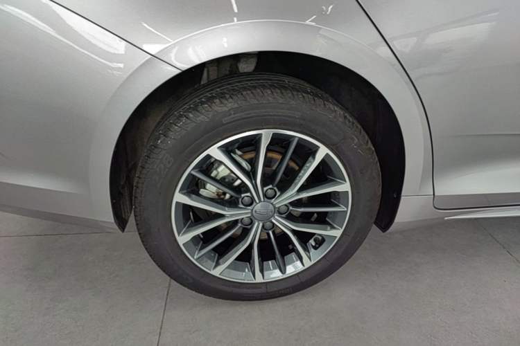 Used Geely Auto Preface 2023 2.0TD Luxury Version Right Rear Wheel Hub