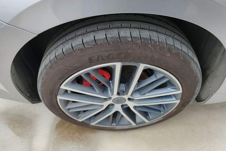 Used Geely Auto Preface 2023 2.0TD Prestige Version Right Rear Wheel Hub