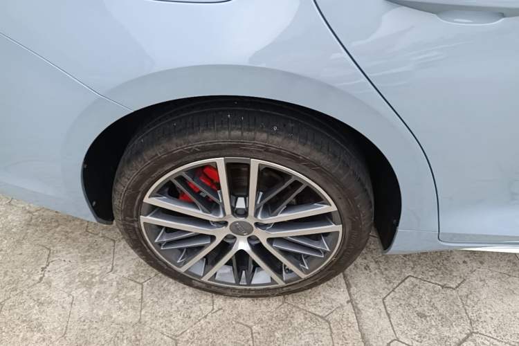 Used Geely Auto Preface 2023 2.0TD Prestige Version Right Rear Wheel Hub