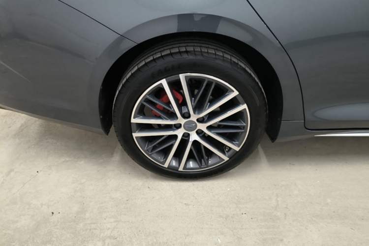 Used Geely Auto Preface 2023 2.0TD Prestige Version Right Rear Wheel Hub