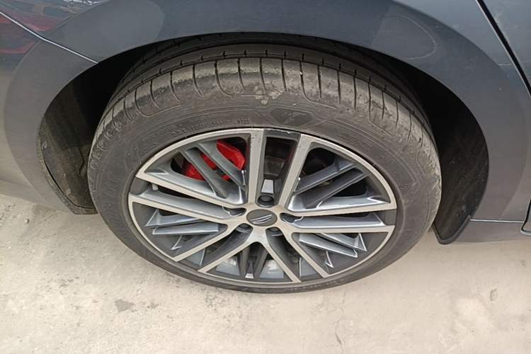 Used Geely Auto Preface 2023 2.0TD Prestige Version Right Rear Wheel Hub