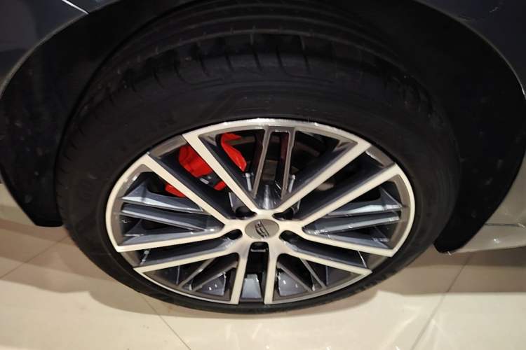 Used Geely Auto Preface 2023 2.0TD Prestige Version Right Rear Wheel Hub
