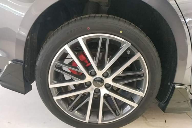 Used Geely Auto Preface 2023 1.5TD Kunlun Edition Right Rear Wheel Hub