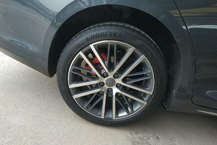 Used Geely Auto Preface 2023 2.0TD Prestige Version Right Rear Wheel Hub