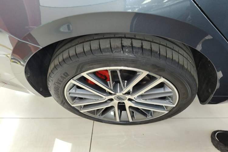 Used Geely Auto Preface 2023 2.0TD Prestige Version Right Rear Wheel Hub