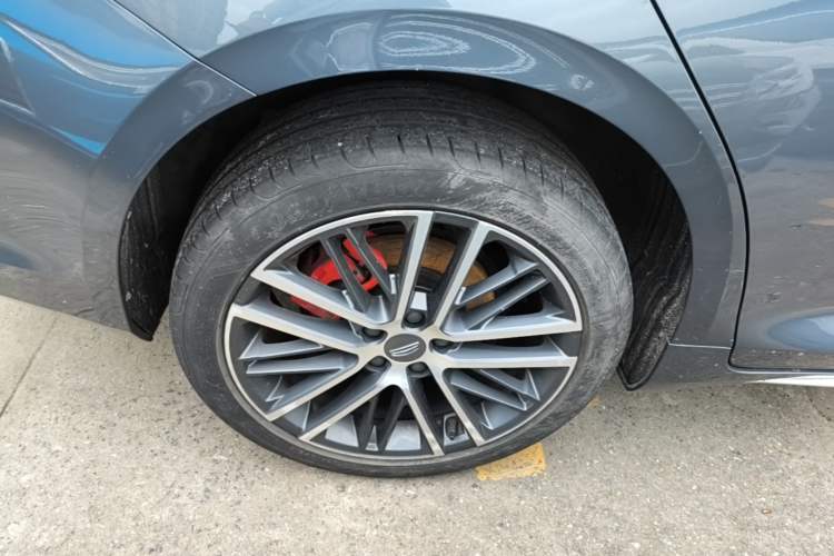 Used Geely Auto Preface 2023 2.0TD Prestige Version Right Rear Wheel Hub