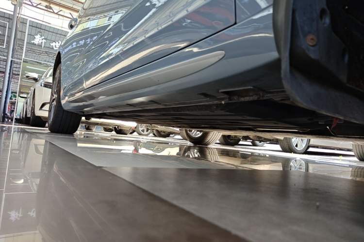 Used Geely Auto Preface 2023 2.0TD Prestige Version Right Side Sill