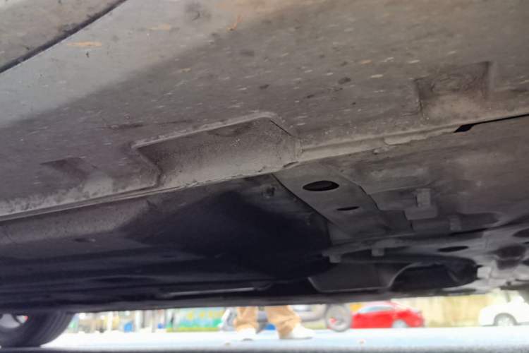 Used Geely Auto Preface 2023 2.0TD Luxury Version Right Side Sill