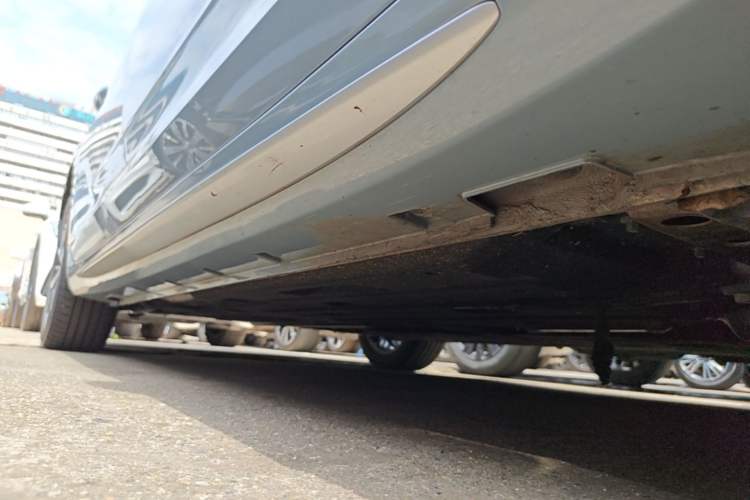 Used Geely Auto Preface 2023 2.0TD Luxury Version Right Side Sill