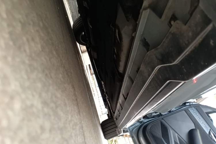 Used Geely Auto Preface 2023 2.0TD Space-Time Edition Right Side Sill