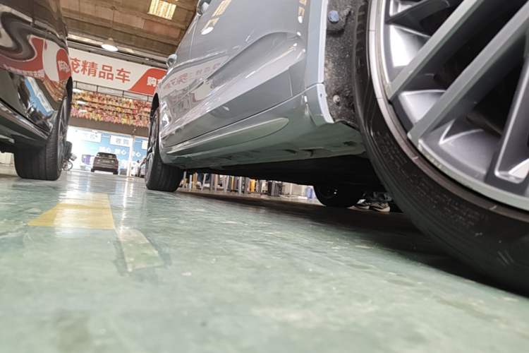Used Geely Auto Preface 2023 2.0TD Prestige Version Right Side Sill