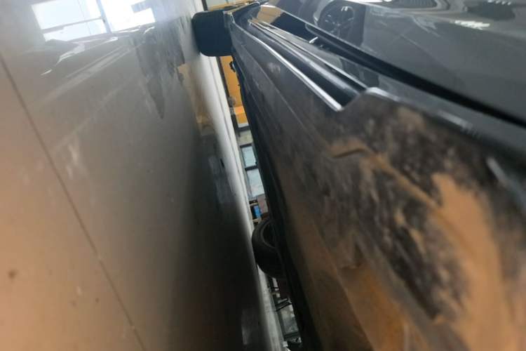 Used Geely Auto Preface 2023 2.0TD Space-Time Edition Right Side Sill