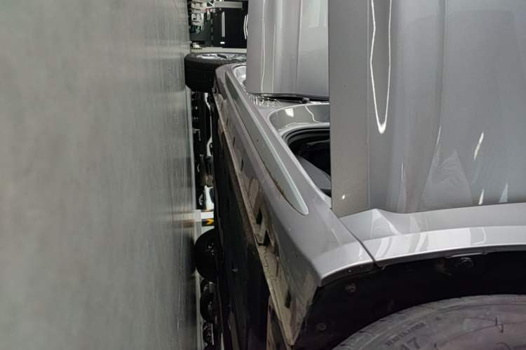 Used Geely Auto Preface 2023 2.0TD Luxury Version Right Side Sill