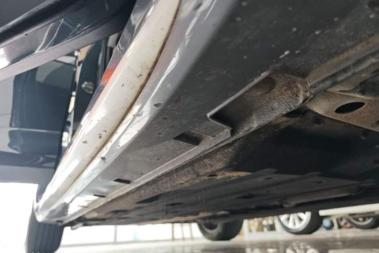 Used Geely Auto Preface 2023 2.0TD Luxury Version Right Side Sill