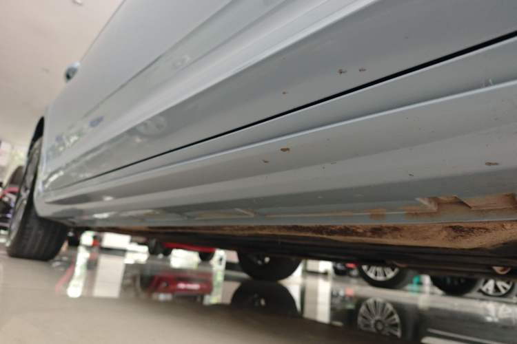 Used Geely Auto Preface 2023 1.5TD Fuyao Version Right Side Sill