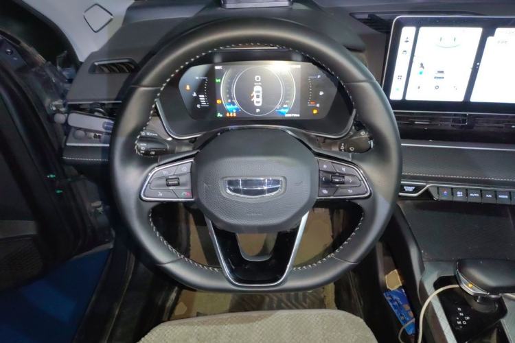 Used Geely Auto Preface 2023 2.0TD Luxury Version Steering Wheel