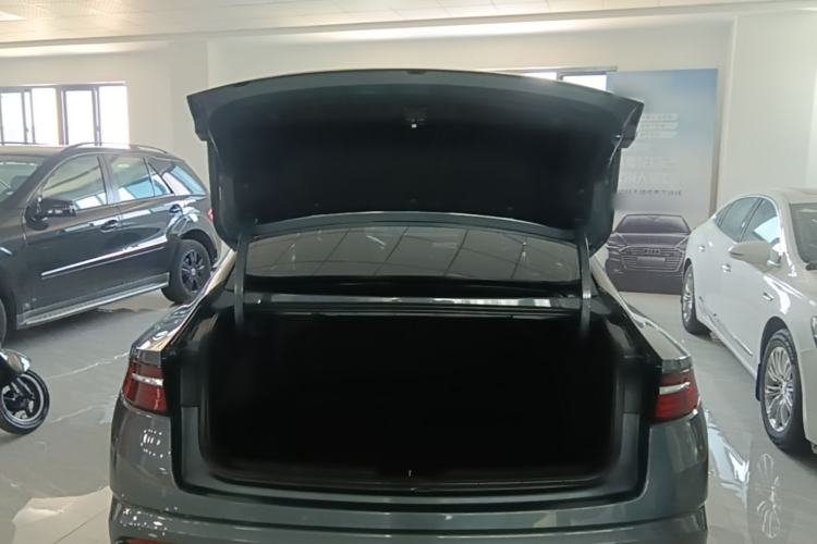 Used Geely Auto Preface 2023 2.0TD Luxury Version Trunk