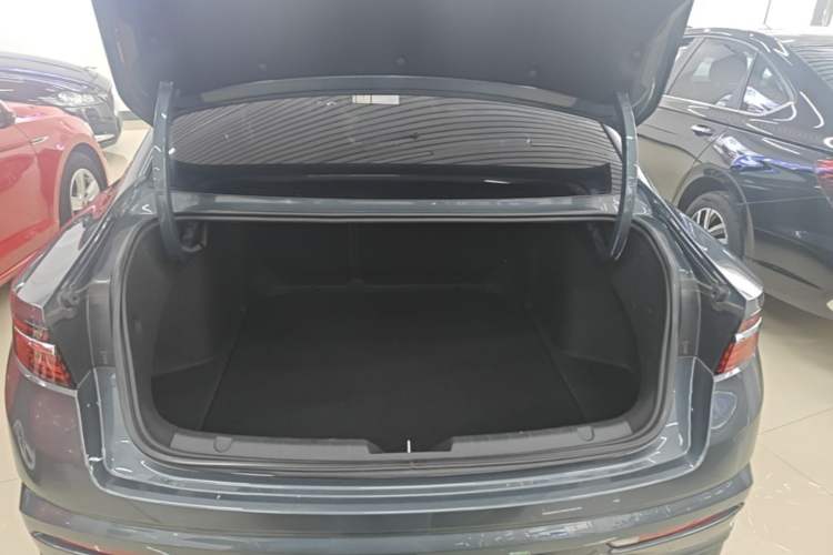 Used Geely Auto Preface 2023 2.0TD Prestige Version Trunk