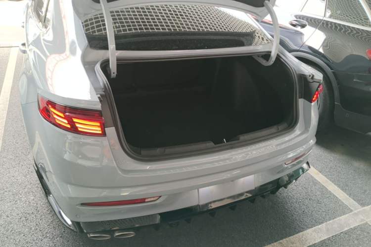 Used Geely Auto Preface 2023 2.0TD "Only This Verdant Green" Edition Trunk