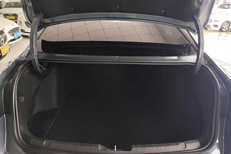 Used Geely Auto Preface 2023 2.0TD "Only This Verdant Green" Edition Trunk