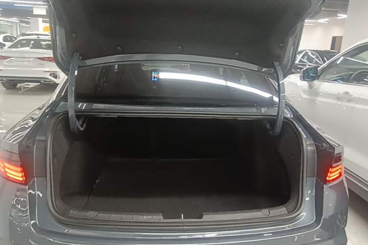 Used Geely Auto Preface 2023 2.0TD Prestige Version Trunk