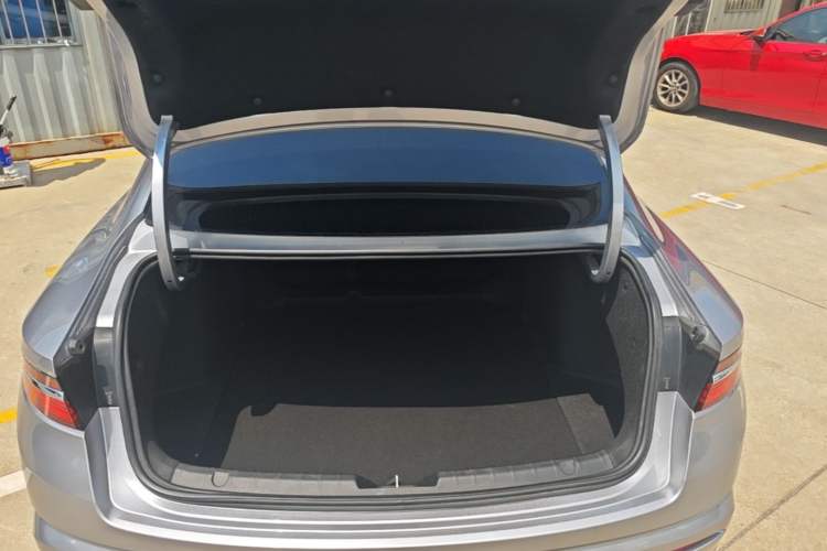 Used Geely Auto Preface 2023 2.0TD Prestige Version Trunk