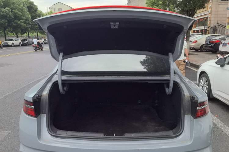 Used Geely Auto Preface 2023 2.0TD Luxury Version Trunk