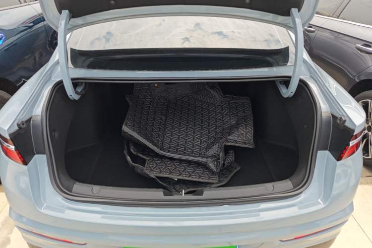 Used Geely Auto Preface 2023 2.0TD Luxury Version Trunk