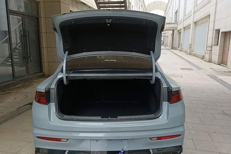 Used Geely Auto Preface 2023 2.0TD Space-Time Edition Trunk