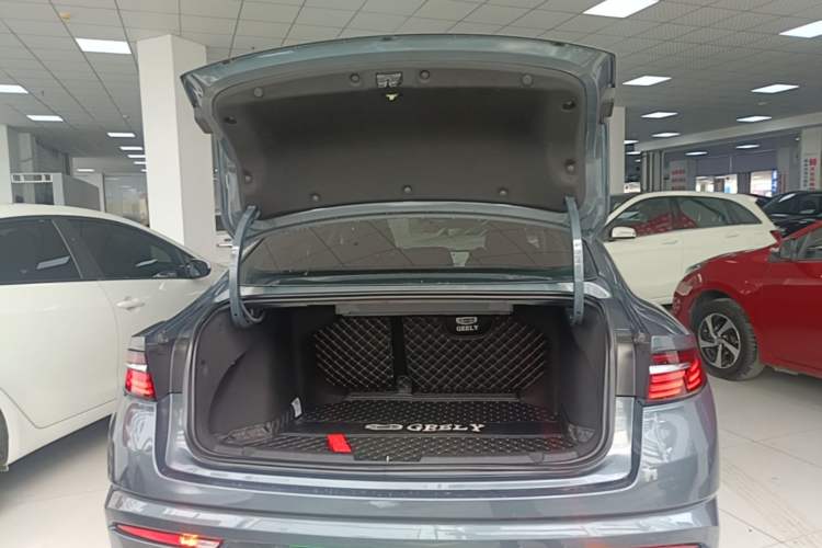 Used Geely Auto Preface 2023 2.0TD Luxury Version Trunk