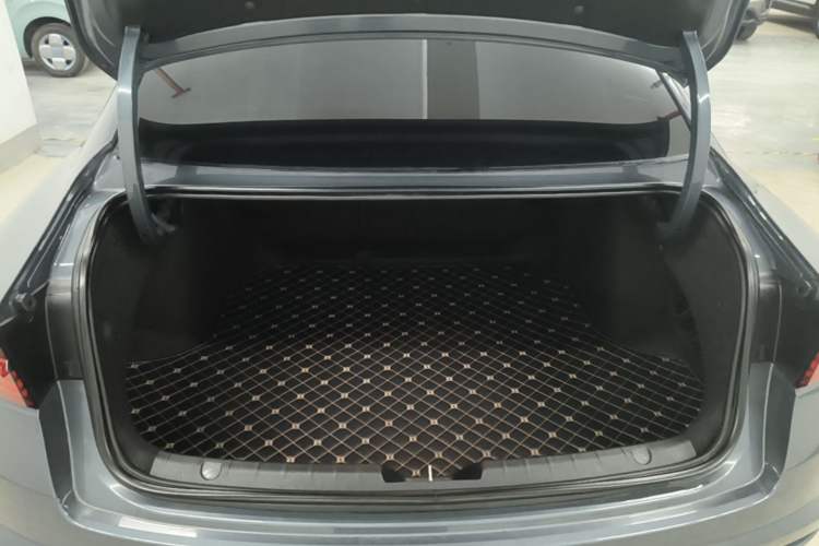 Used Geely Auto Preface 2023 2.0TD Prestige Version Trunk