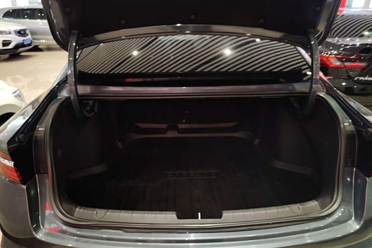 Used Geely Auto Preface 2023 2.0TD Prestige Version Trunk