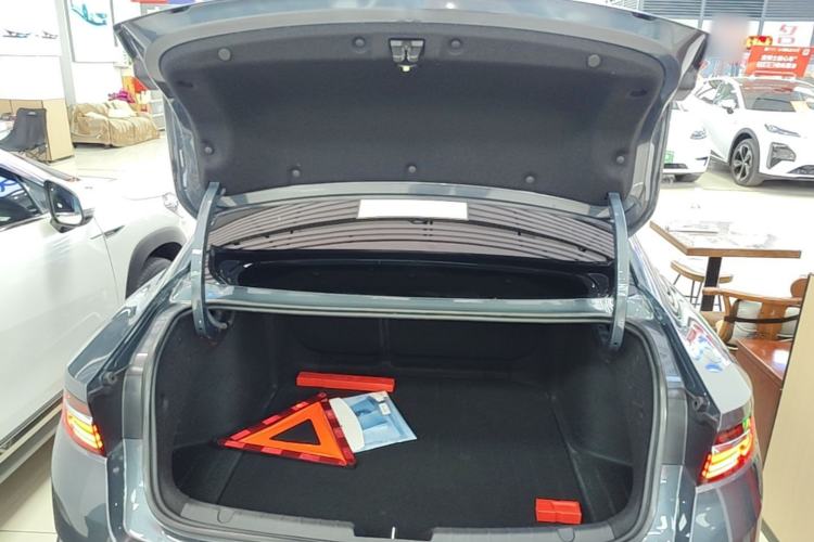 Used Geely Auto Preface 2023 2.0TD Prestige Version Trunk