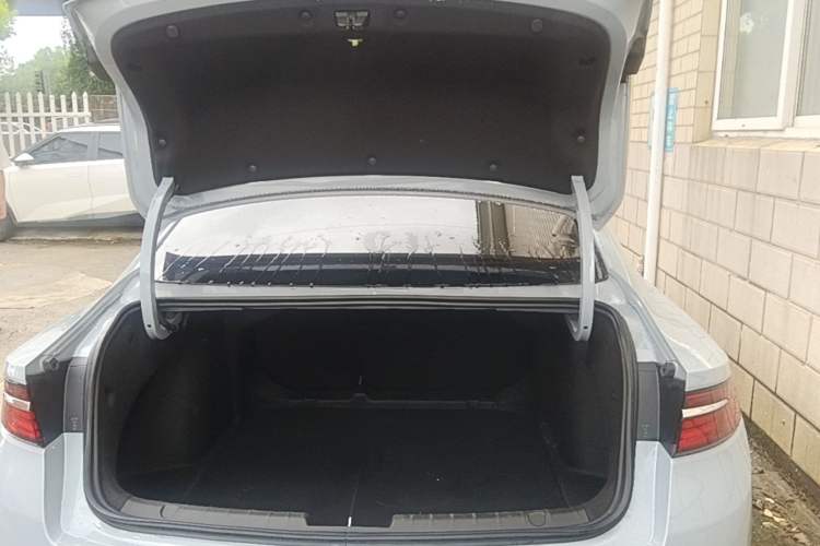 Used Geely Auto Preface 2023 2.0TD Prestige Version Trunk