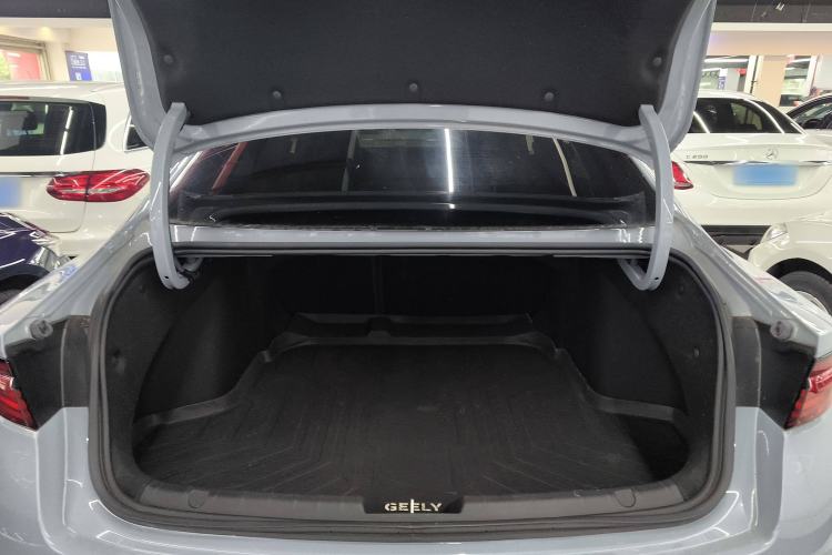Used Geely Auto Preface 2023 2.0TD "Only This Verdant Green" Edition Trunk
