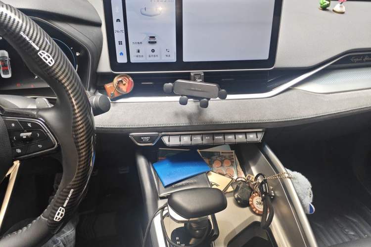 Used Geely Auto Preface 2023 2.0TD "Only This Verdant Green" Edition Audio And AC Panel