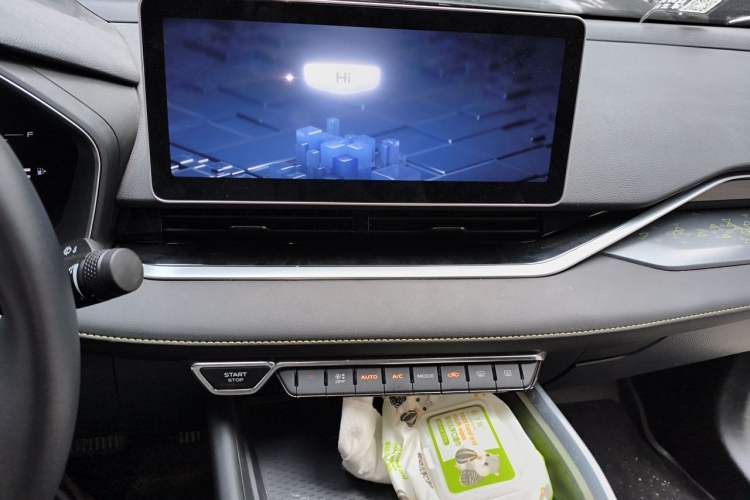 Used Geely Auto Preface 2023 1.5TD Fuyao Version Audio And AC Panel