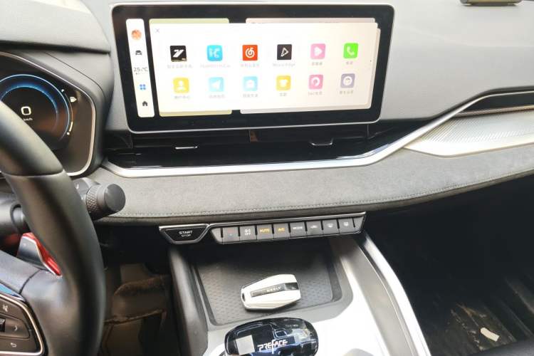 Used Geely Auto Preface 2023 2.0TD "Only This Verdant Green" Edition Audio And AC Panel