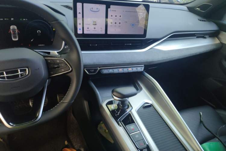Used Geely Auto Preface 2023 2.0TD "Only This Verdant Green" Edition Audio And AC Panel