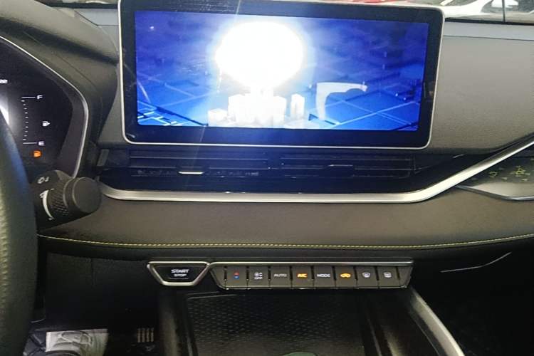 Used Geely Auto Preface 2023 1.5TD Fuyao Version Audio And AC Panel
