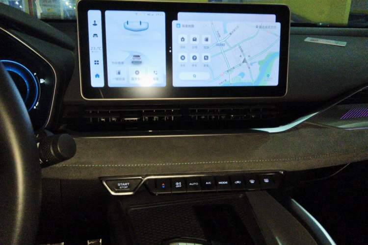 Used Geely Auto Preface 2023 2.0TD "Only This Verdant Green" Edition Audio And AC Panel