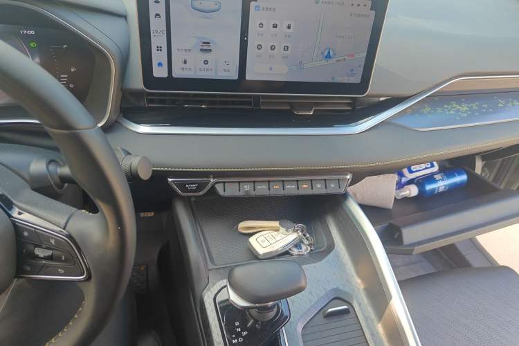 Used Geely Auto Preface 2023 1.5TD Fuyao Version Audio And AC Panel