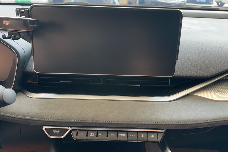 Used Geely Auto Preface 2023 2.0TD "Only This Verdant Green" Edition Audio And AC Panel