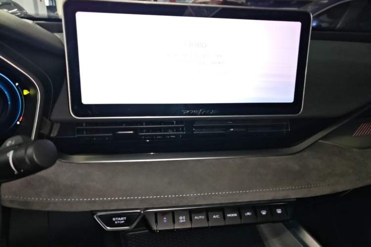 Used Geely Auto Preface 2023 2.0TD "Only This Verdant Green" Edition Audio And AC Panel